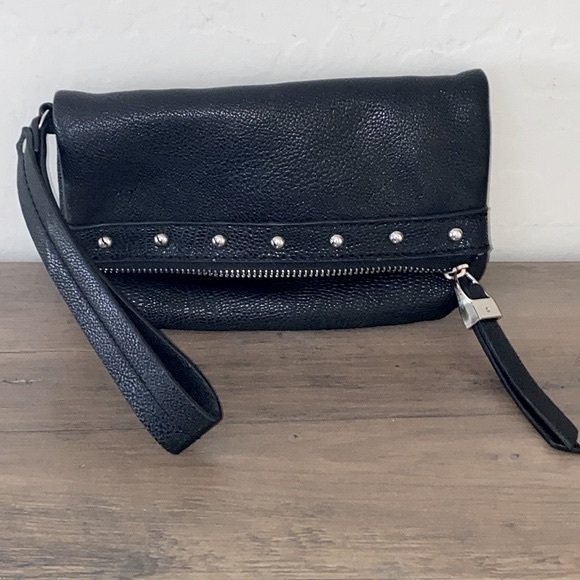 Jennifer Lopez Black Pebble Leather Wristlet EUC - Picture 1 of 13